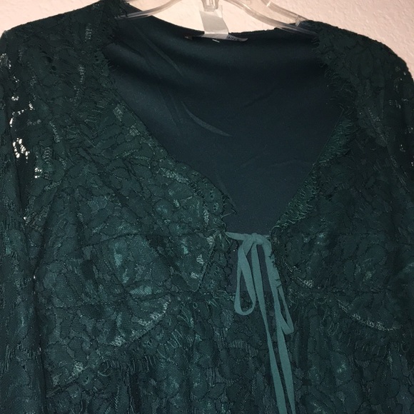 Gorgeous boutique lace bell sleeved dress - Picture 6 of 7